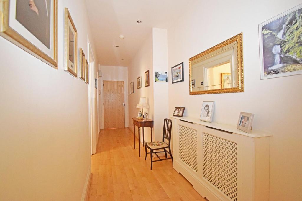 3 Stretton Croft, hall b.jpg