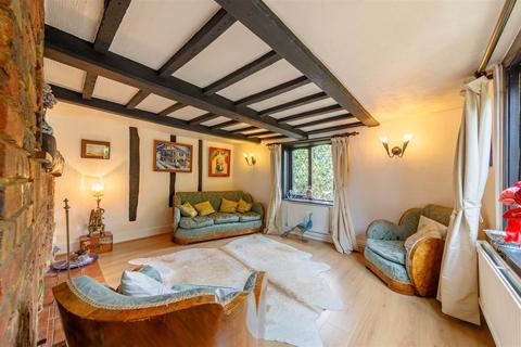 5 bedroom cottage for sale - Station Road, Harlington
