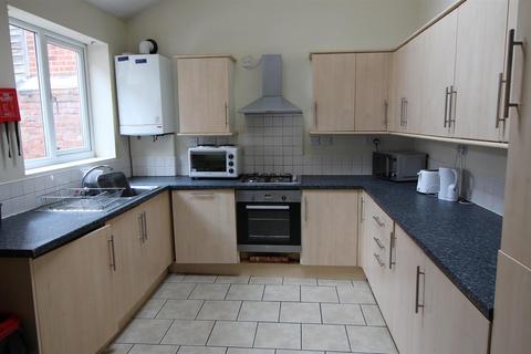 7 bedroom semi-detached house to rent - *£135pppw Excluding Bills* Bute Avenue, Lenton, NG7 1QA - UON