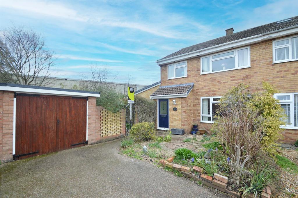 Bewdley Avenue, Telford Estate, Shrewsbury 3 bed semidetached house