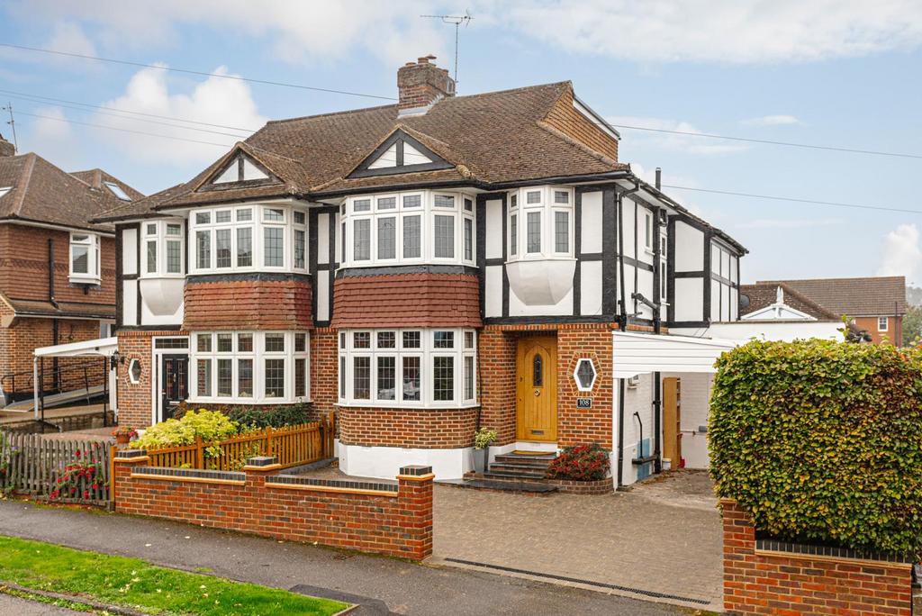 Tattenham Grove, Epsom 4 bed semidetached house £775,000