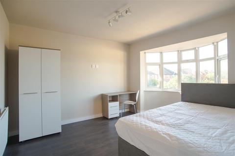6 bedroom detached house to rent, *£120pppw Excluding Bills* Pelham Crescent, Beeston, NG9 2ER - UON