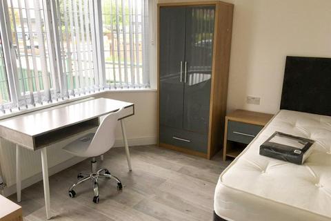 6 bedroom semi-detached house to rent, *£130pppw Bills Excl* 5 Bed on Queens Road East , NG9 2FF