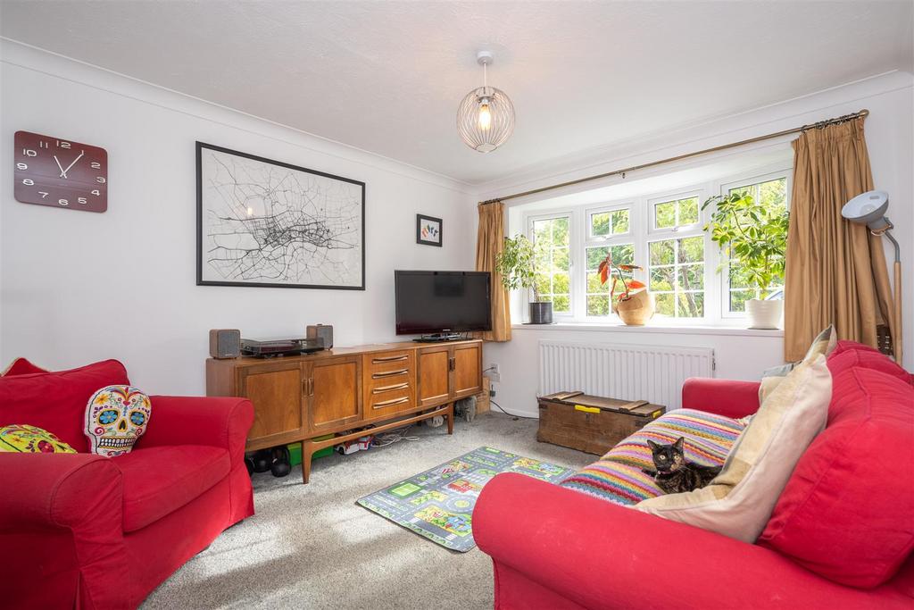 Colne Drive, WaltonOnThames 3 bed terraced house £535,000