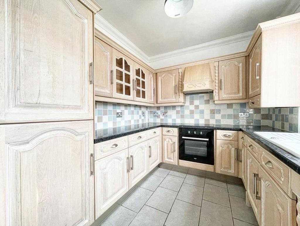 Broomhead Road, Wombwell, Barnsley 2 bed end of terrace house £125,000