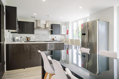 8 bedroom duplex to rent, *£170 PPPW BILLS INCLUDED* The Cave, Queens Road East, Beeston, Nottingham