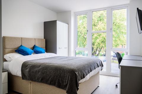 8 bedroom duplex to rent, *£170 PPPW BILLS INCLUDED* The Cave, Queens Road East, Beeston, Nottingham