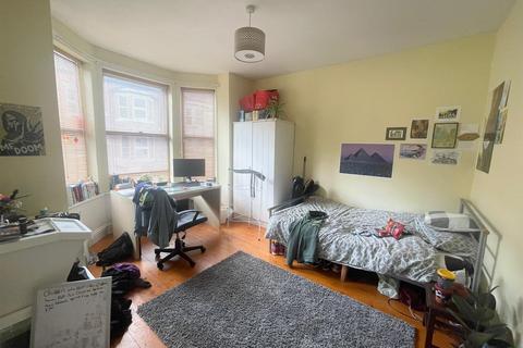 6 bedroom terraced house to rent, *£125pppw exc bills* Kimbolton Avenue , Lenton, NG7 1PT - UON
