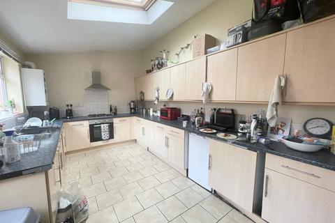 6 bedroom terraced house to rent, *£160pppw BILLS INCL* Kimbolton Avenue , Lenton, NG7 1PT - UON