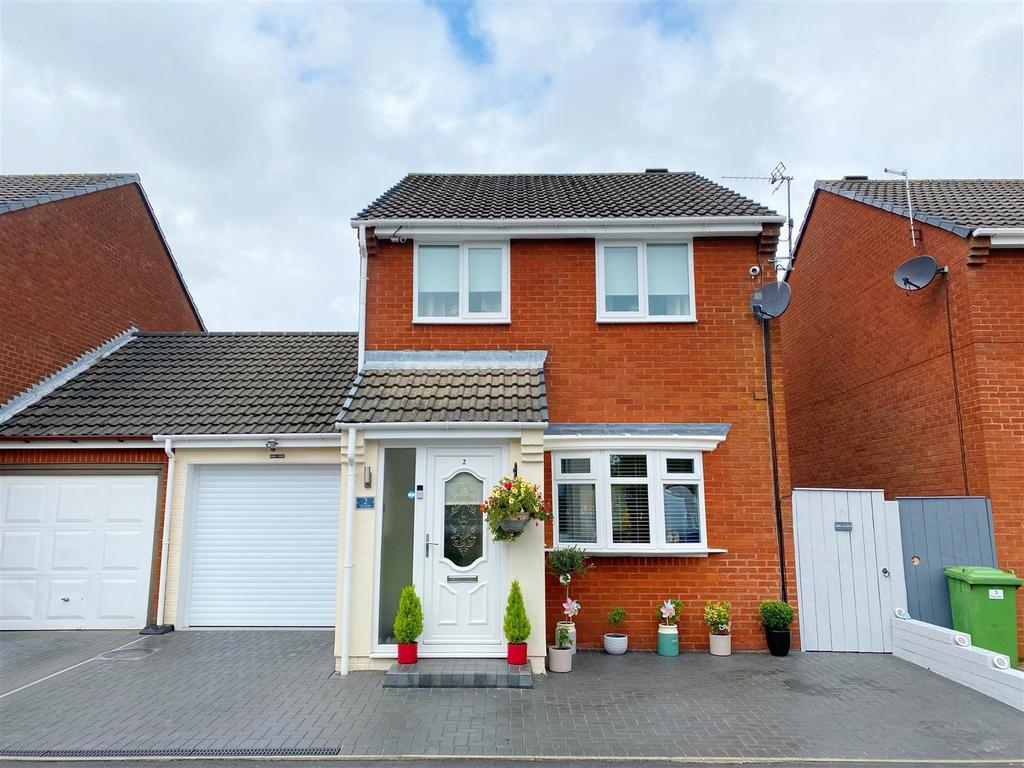 The Links, St Pauls Road, Trimdon... 3 bed link detached house £129,950