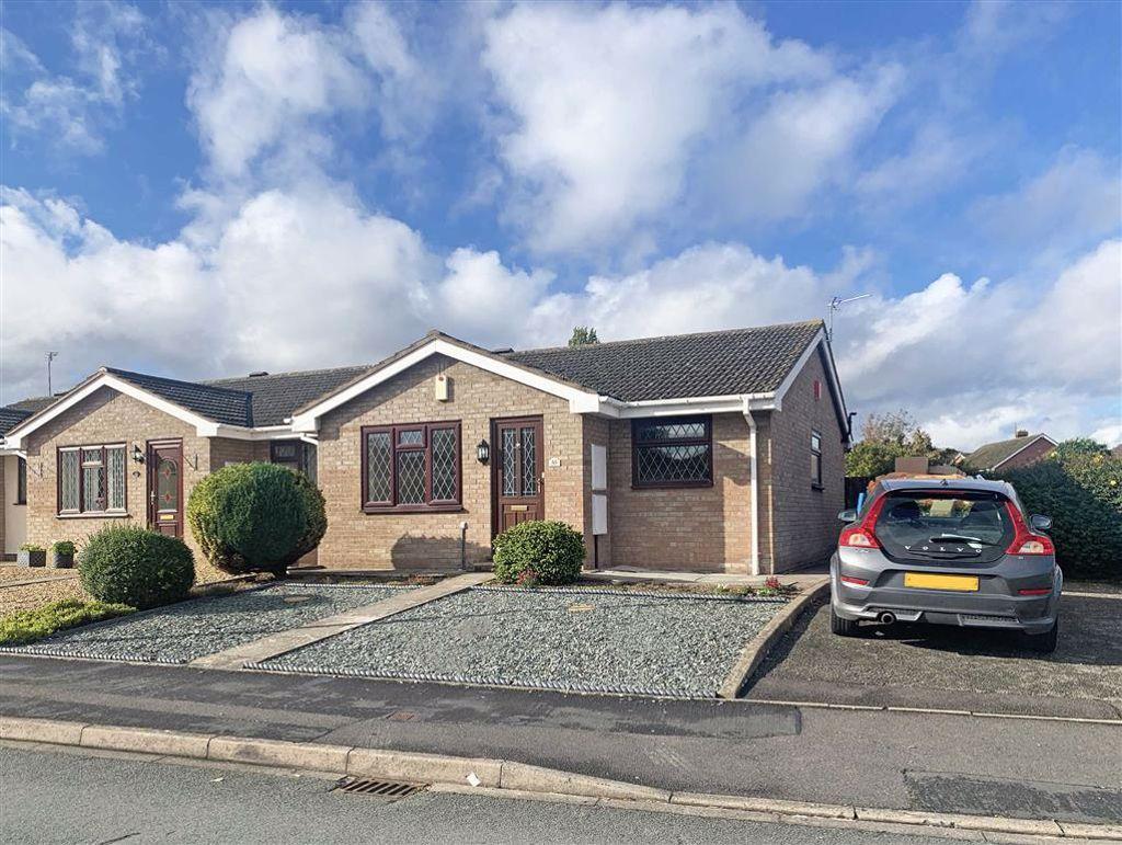 Adams Ridge, Sutton Park, Shrewsbury... 2 bed terraced bungalow £750