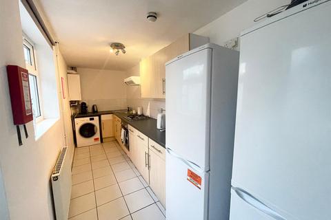 6 bedroom terraced house to rent, *£114pppw Excluding Bills* Frederick Grove, Lenton, NG7 1SG - UON