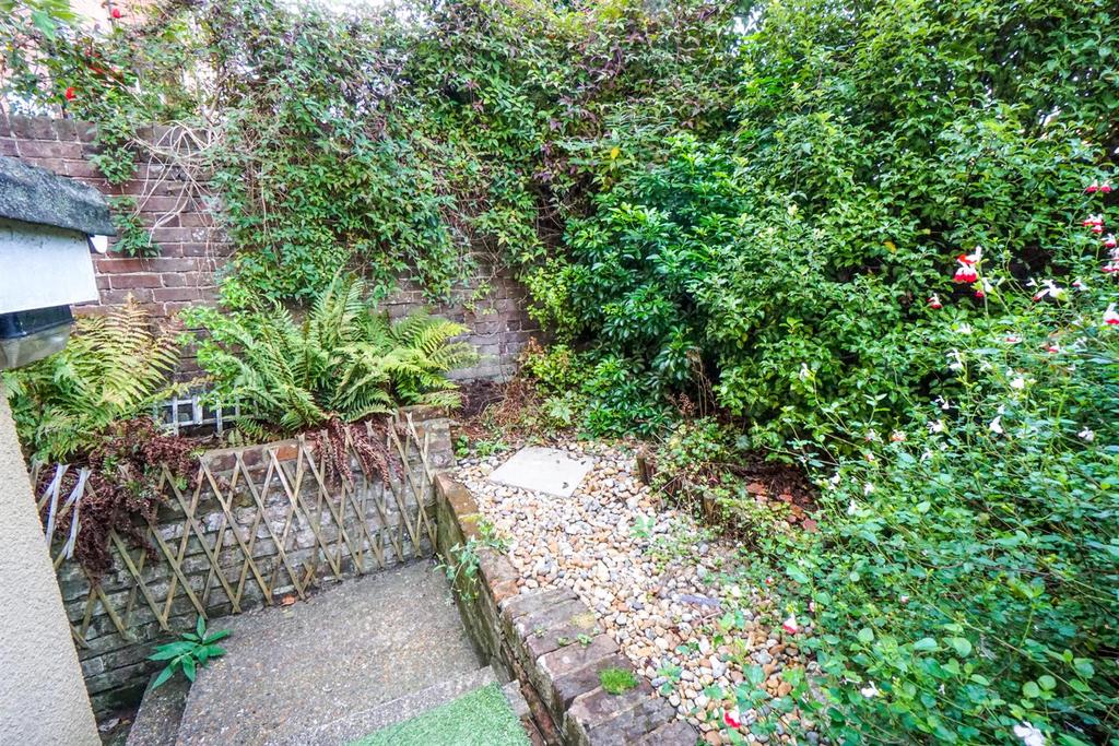 Tower Road West, St. LeonardsOnSea 1 bed flat £140,000