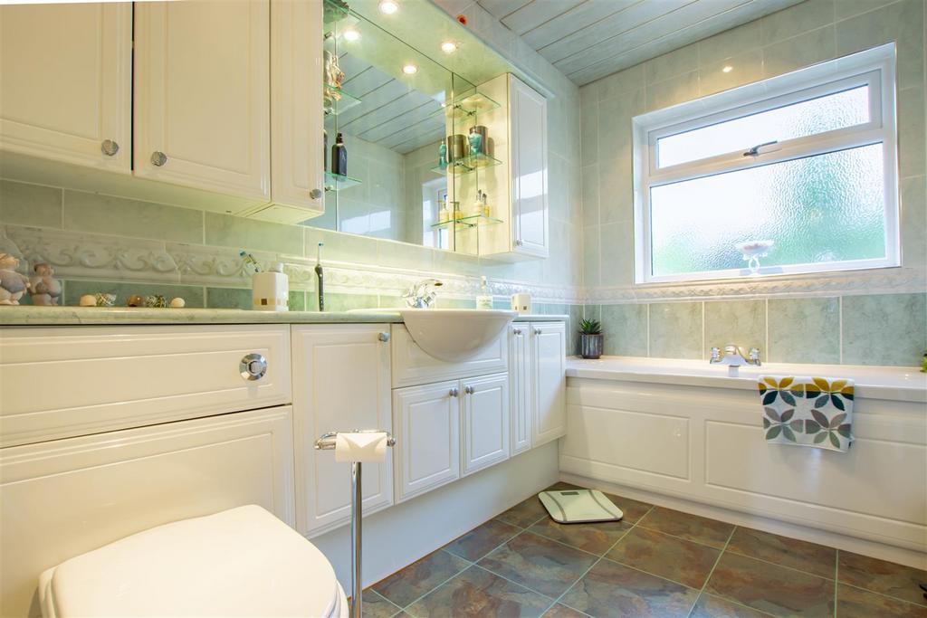 Bathroom DSC0872-HDR copy.jpg