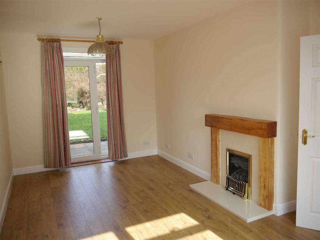 Cranford Road, WILMSLOW 2 bed terraced house £995 pcm (£230 pw)