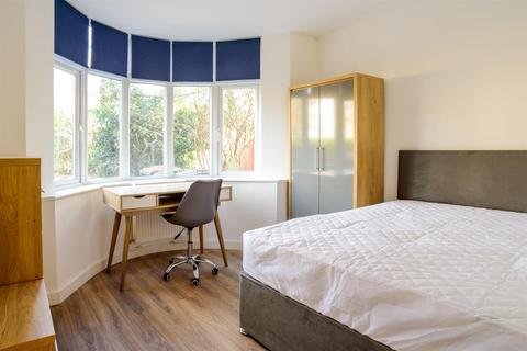 8 bedroom semi-detached house to rent, *£125pppw Excluding Bills* Queens Road East, Beeston, NG9 2GS