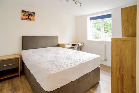 8 bedroom semi-detached house to rent, *£125pppw Excluding Bills* Queens Road East, Beeston, NG9 2GS
