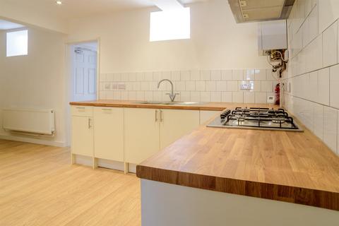 8 bedroom semi-detached house to rent - *£125pppw Excluding Bills* Queens Road East, Beeston, NG9 2GS