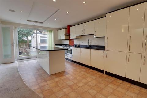 17 Burleigh Croft, Hucclecote, Gloucester, GL3 3DP