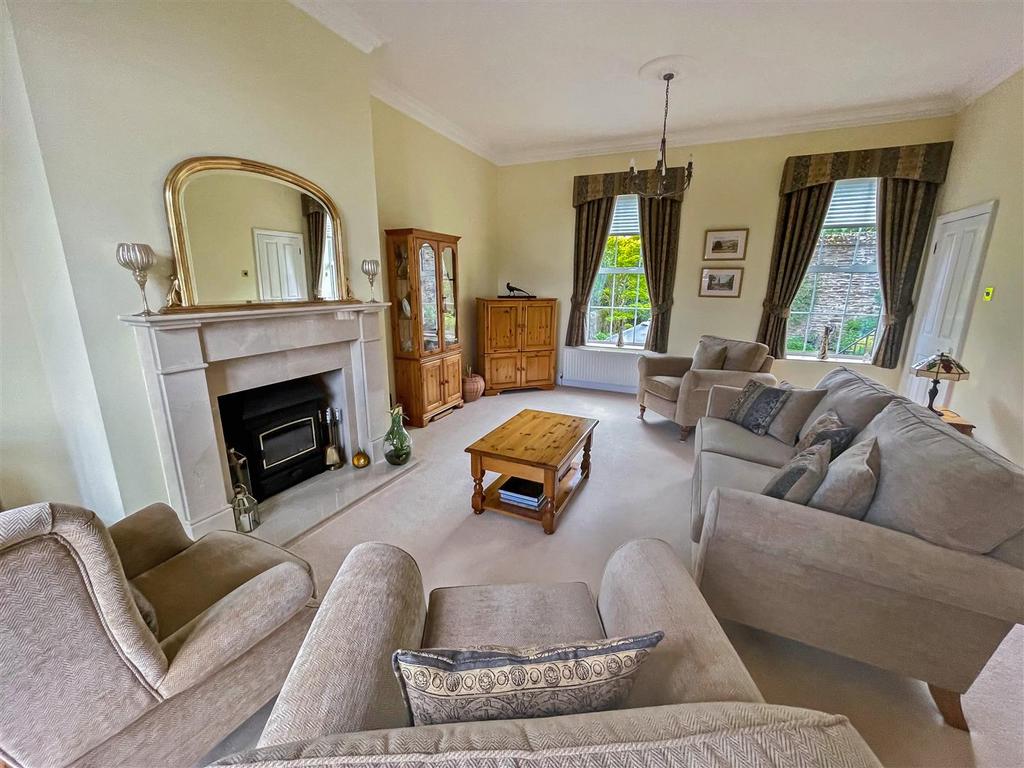 Hall Close, Worsbrough Village, Barnsley 4 bed semidetached house for