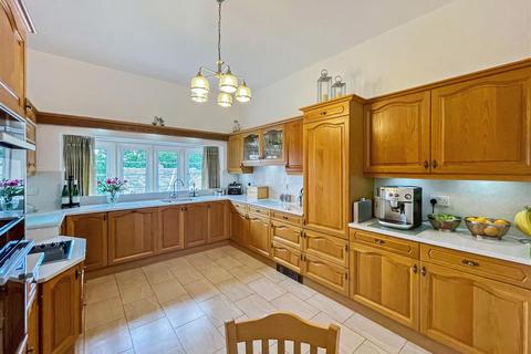 11 Hall Close, Worsbrough, Barnsley, S70 5LN