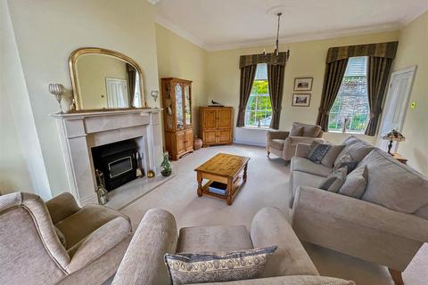 11 Hall Close, Worsbrough, Barnsley, S70 5LN