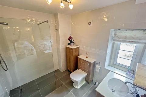 11 Hall Close, Worsbrough, Barnsley, S70 5LN