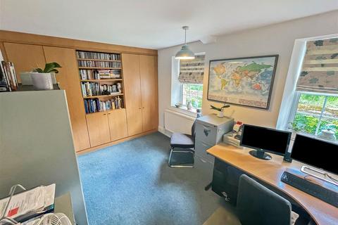 11 Hall Close, Worsbrough, Barnsley, S70 5LN