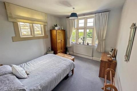 11 Hall Close, Worsbrough, Barnsley, S70 5LN