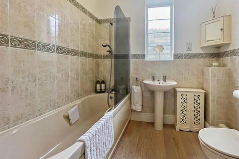 11 Hall Close, Worsbrough, Barnsley, S70 5LN
