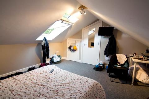 6 bedroom semi-detached house to rent, *£120pppw Excluding Bills* Rolleston Drive, Lenton, NG7 1LA - UON