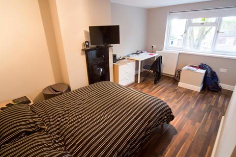 6 bedroom semi-detached house to rent, *£120pppw Excluding Bills* Rolleston Drive, Lenton, NG7 1LA - UON