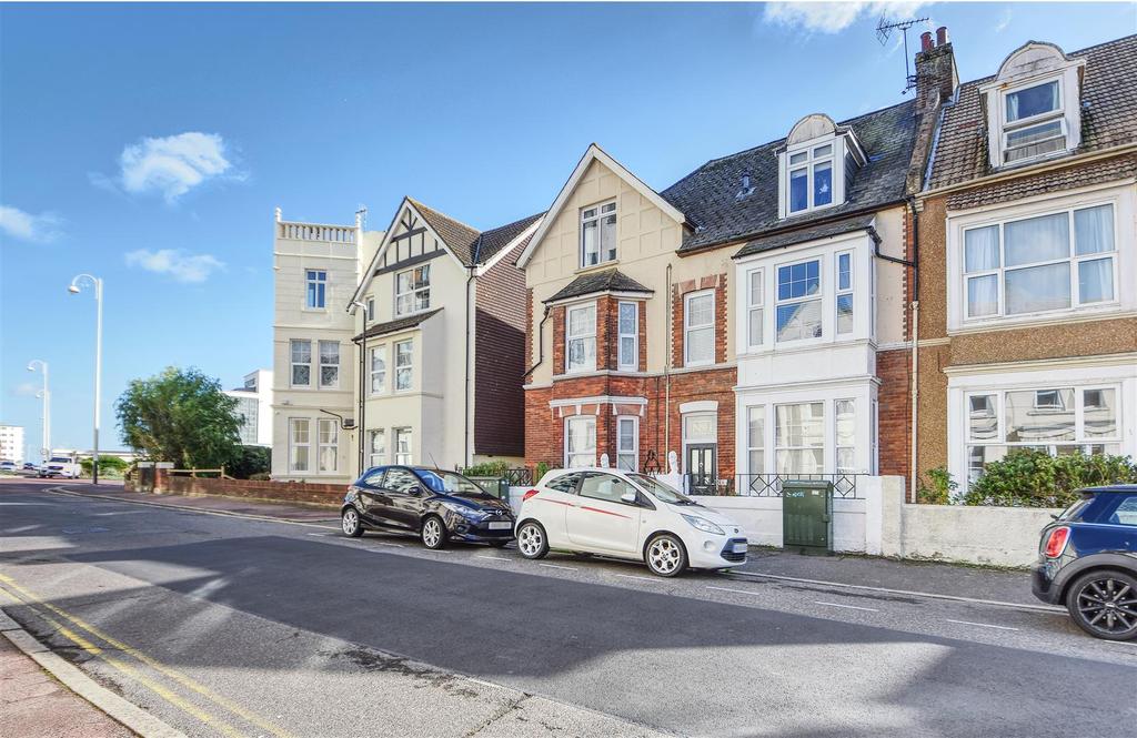 Egerton Road, BexhillOnSea 2 bed flat for sale £229,950