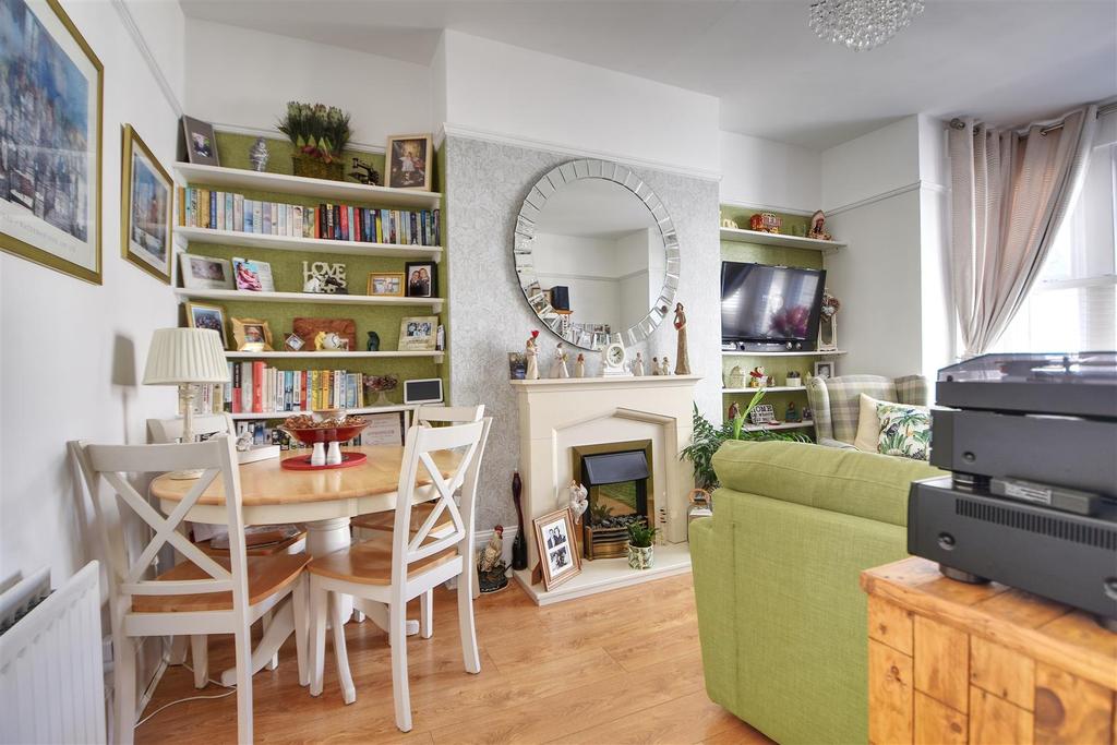 Egerton Road, BexhillOnSea 2 bed flat £225,000