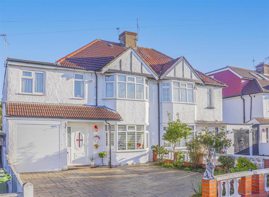 Stortford Road, Hoddesdon 5 bed semidetached house £655,000