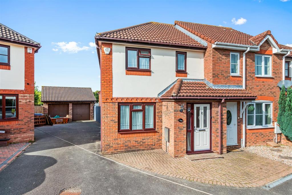 St. Boswells Close, Hailsham 3 bed end of terrace house for sale £300,000