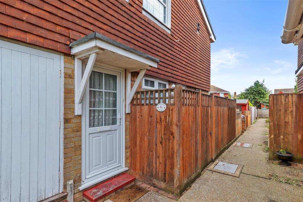 Anglesey Avenue, Hailsham 2 bed £215,000