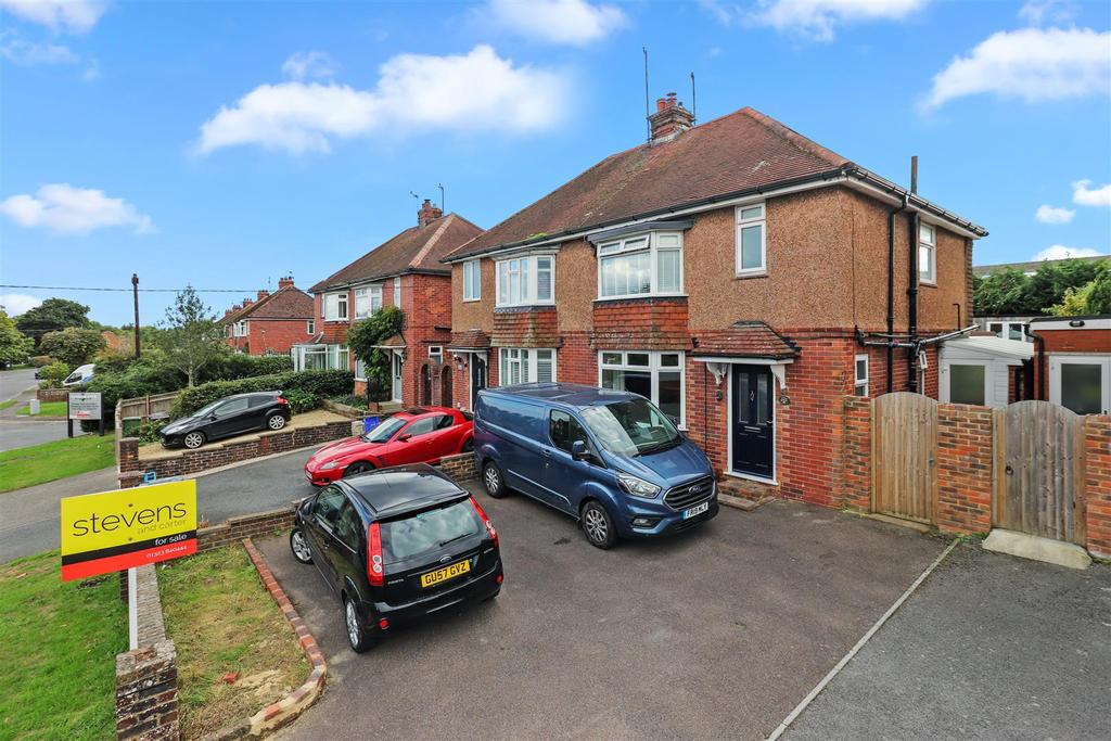 Station Road, Hailsham 2 bed semidetached house £325,000