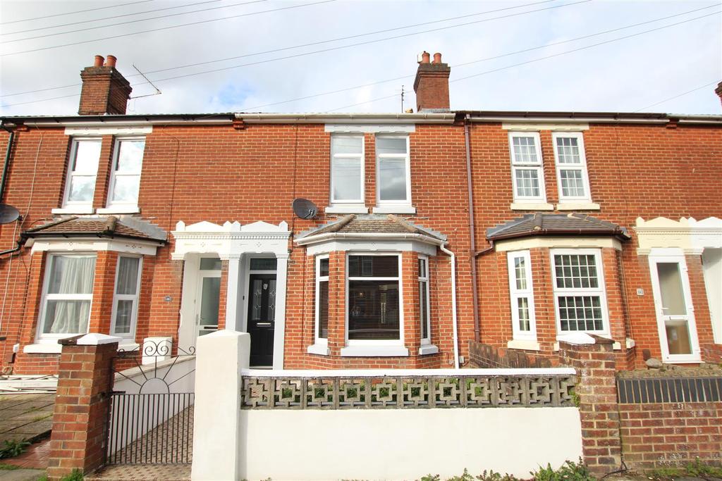 The Crescent, Eastleigh 3 bed terraced house £1,350 pcm (£312 pw)