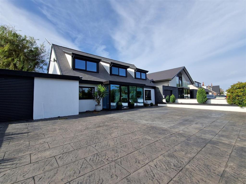 Blackpool Road, Lytham 5 bed link detached house for sale £650,000