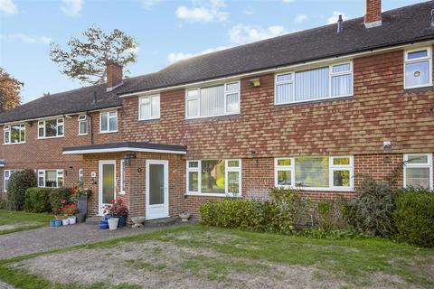 10 Broom Hall, Oxshott, Leatherhead, KT22 0JZ