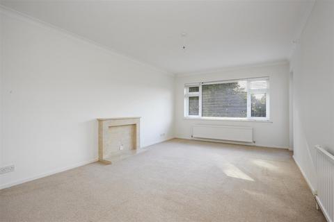 10 Broom Hall, Oxshott, Leatherhead, KT22 0JZ