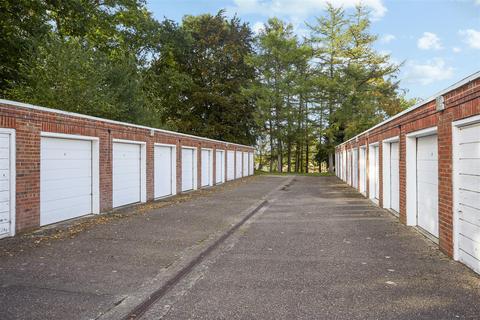10 Broom Hall, Oxshott, Leatherhead, KT22 0JZ
