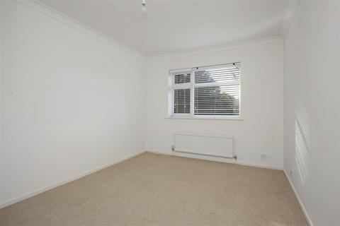 10 Broom Hall, Oxshott, Leatherhead, KT22 0JZ
