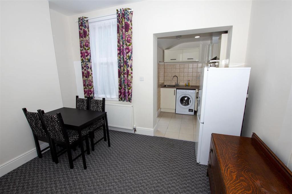 Winnie Road, Birmingham 2 bed house £1,134 pcm (£262 pw)