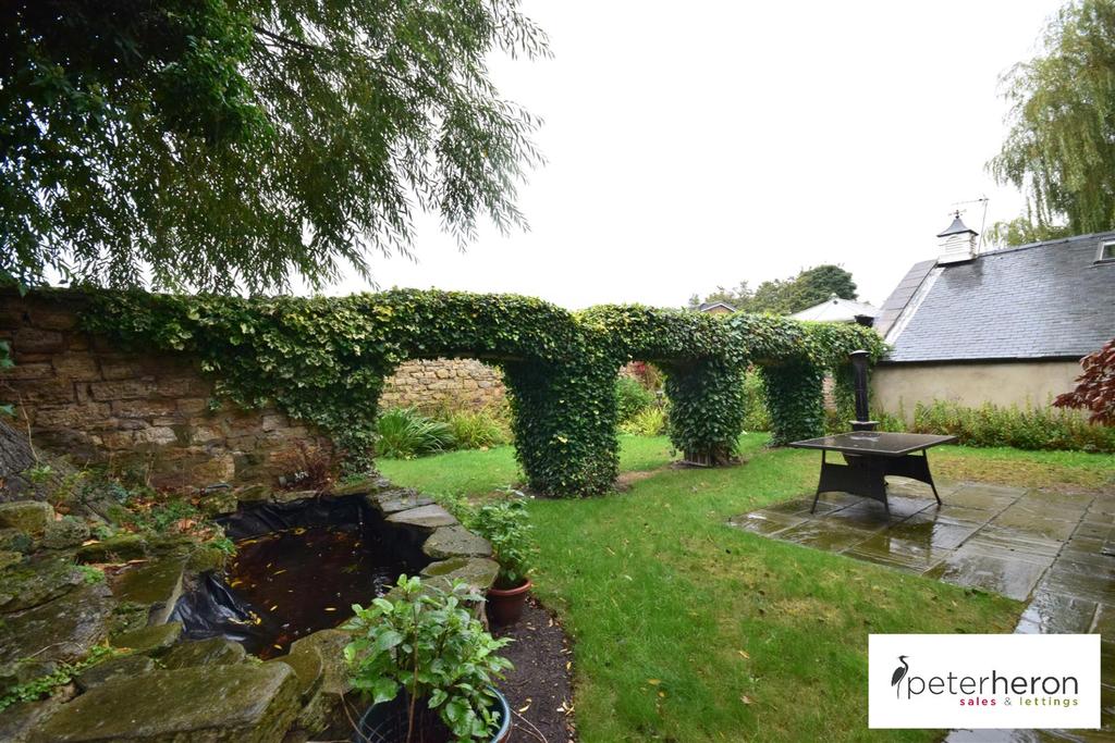 Longmeadows, East Herrington, Sunderland 4 bed detached house £1,400