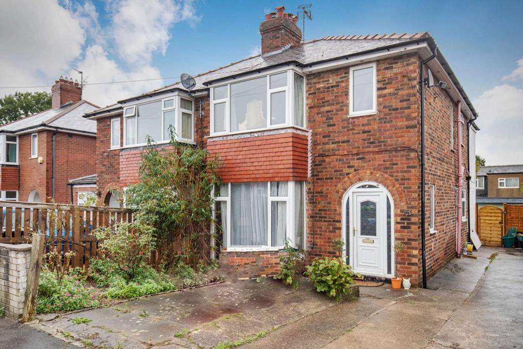 St. Johns Drive, Harrogate, HG1 3AG 4 bed semidetached house £265,000