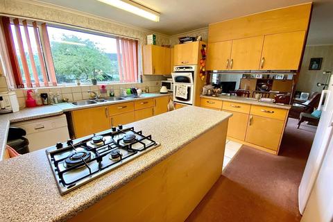 4 bedroom detached house for sale - Over Hall Park, Mirfield