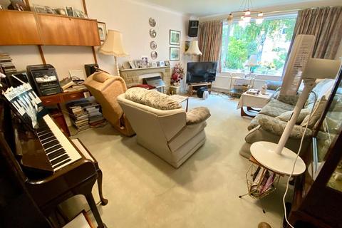 4 bedroom detached house for sale - Over Hall Park, Mirfield