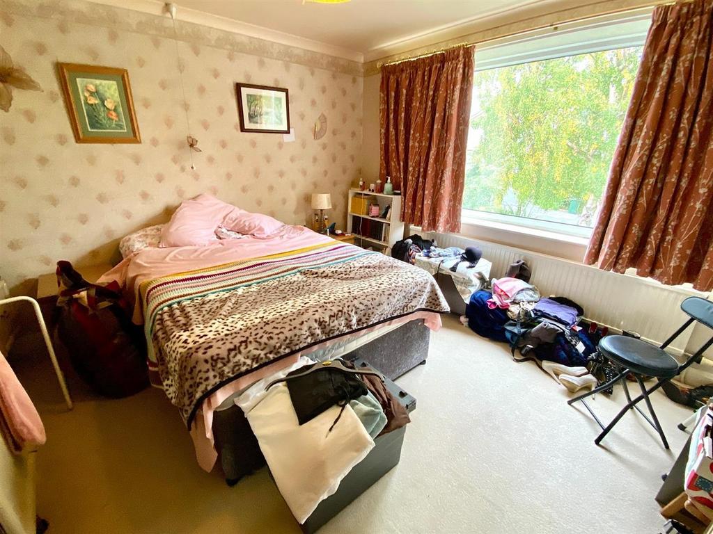 Over hall park 17 bed 2.jpg